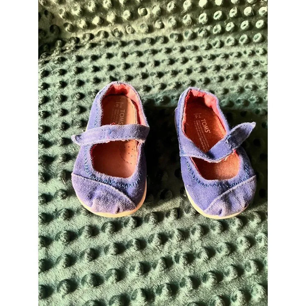 Baby girl Tom’s shoes Blue size 4 toddler little kid